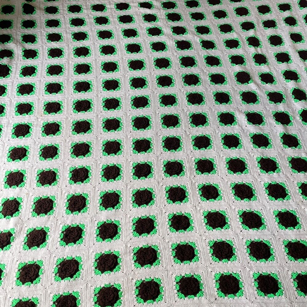 VTG 1970s Crochet 3D Rose Afghan Blanket Granny Square Tan Large 100x90 Queen - Picture 3 of 7